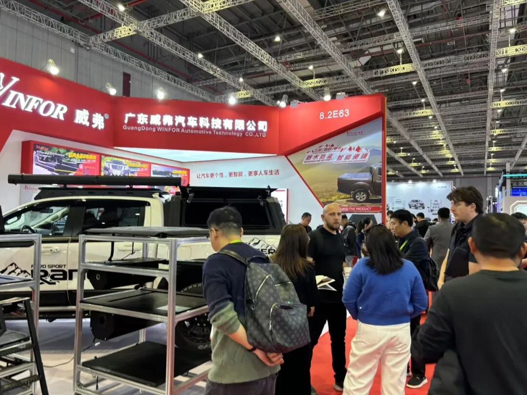 Dense crowd in front of the WINFOR stand at Automechanika Shanghai 2024, with buyers queueing for consultations