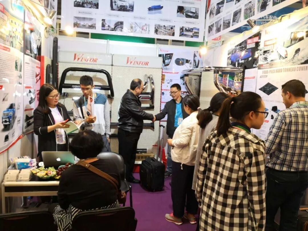 WINFOR booth negotiation area at the 123rd Canton Fair, buyers in droves seated around tables discussing pickup bed systems OEM and ODM orders