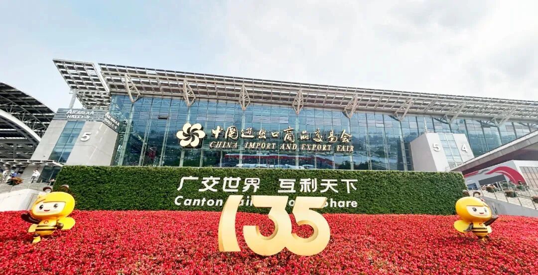 WINFOR at the Canton Fair for the 26th Time: A Packed Booth, Buyers Flocking In